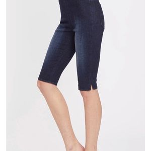 NYDJ Pull On Knee Capri Size Medium